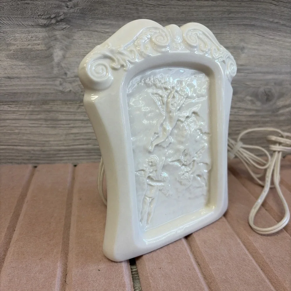 Vintage Porcelain Night Light Lamp with Angels Cherubs 6.25